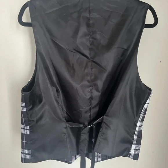 Men Cielo Black and White Plaid Men's Vest - Picture 2 of 7